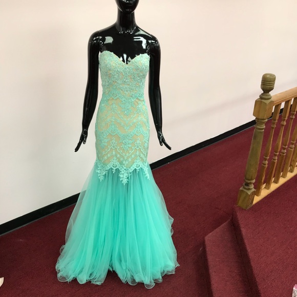 FLASH SALE ‼️ Tiffany& Nude Grown for Prom - Picture 2 of 5